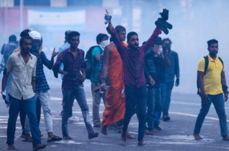 Sri Lanka| പ്രതിഷേധക്കാർ ഇരച്ചുകയറി: ശ്രീലങ്കൻ പ്രസിഡന്റ് ഗോട്ടബയ രാജപക്സെ വസതിവിട്ടു
