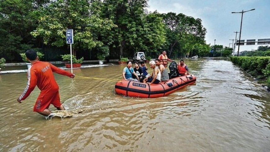 Delhi flood : CM Kejriwal seeks  Army & NDRF  assistance