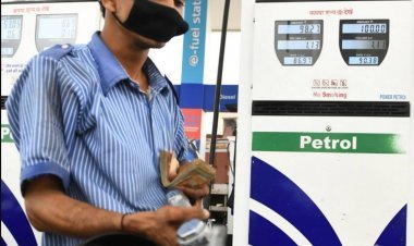 Petrol-Deisel Price | രാജ്യത്ത് ഇന്ധനവില കുറച്ചത് പ്രാബല്യത്തിൽ; പെട്രോളിന് 10.40 രൂപയും ഡീസലിന് 7.36 രൂപയും കുറഞ്ഞു