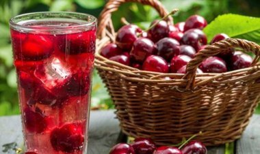 Benefits of Cherries: മലബന്ധം മുതൽ ഉറക്കമില്ലായ്മ വരെ പോകും, ചെറിപ്പഴം കഴിക്കാം