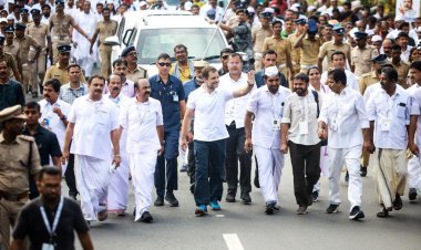 Bharat Jodo Yatra| ഭാരത് ജോഡോ യാത്ര കേരളത്തിൽ; അതിർത്തിയിൽ രാഹുലിനെ സ്വീകരിച്ച് നേതാക്കൾ; ശക്തിപ്രകടനം