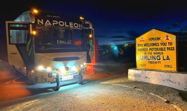 നീണ്ട  പരിശ്രമത്തിനൊടുവിൽ അവർ  അത് സാധിച്ചു. ലോകത്തിലെ  ഏറ്റവും  ഉയരം കൂടിയ മോട്ടോറബിൾ റോഡിൽ ബസുമായി മലയാളികൾ.