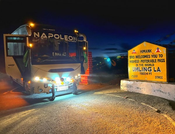 നീണ്ട  പരിശ്രമത്തിനൊടുവിൽ അവർ  അത് സാധിച്ചു. ലോകത്തിലെ  ഏറ്റവും  ഉയരം കൂടിയ മോട്ടോറബിൾ റോഡിൽ ബസുമായി മലയാളികൾ.