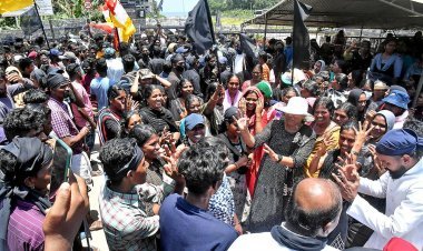 വിഴിഞ്ഞം സമരം: റോഡ് ഉപരോധിച്ച് പ്രതിഷേധം; തിരുവനന്തപുരത്ത് ഗതാഗതം സ്തംഭിച്ചു