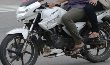 ചെരുപ്പിട്ട് മോട്ടർ സൈക്കിൾ ഓടിക്കുന്നത് പിഴയ്ക്ക് കാരണമായേക്കാം! കുറ്റവും ശിക്ഷകളും അറിയാം | Riding Two Wheelers In Chappal Is Illegal