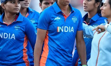 ഇന്ത്യയുടെ വനിതാ-പുരുഷ ക്രിക്കറ്റ് താരങ്ങൾക്ക് ഇനി മുതൽ ഒരേ പ്രതിഫലം