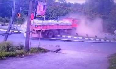 ഡ്രൈവർ ഇല്ലാതെ ലോറി പിന്നോട്ട്; തലനാഴിരയ്ക്ക് രക്ഷപ്പെട്ട് ഒരു കാർ