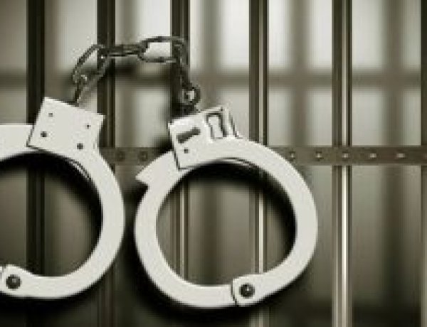 മദ്യപിച്ച് ബഹളം ഉണ്ടാക്കിയതിന് പത്തനംതിട്ടയിലെ സിപിഎം കൗൺസിലറും എസ്എഫ്ഐ നേതാവും കസ്റ്റഡിയിൽ