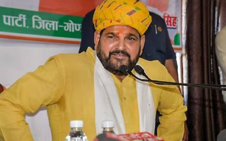 'ലൈംഗിക ഉദ്ദേശത്തോടെ ശരീരത്തിൽ തടവി'; ബ്രിജ്ഭൂഷനെതിരെ 2 എഫ്ഐആർ; അയോധ്യയില്‍ സംഘടിപ്പിക്കാനൊരുങ്ങിയ റാലി മാറ്റിവെച്ചു