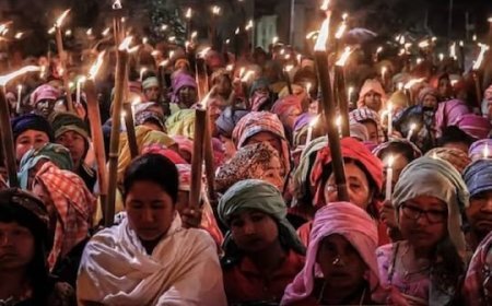 മണിപ്പൂരിൽ കുക്കികളുടെ കൂട്ടശവസംസ്കാരം മാറ്റിവെച്ചു; കേന്ദ്രത്തിനു മുന്നിൽ അഞ്ചു നിബന്ധനകളുമായി ​ഗോത്ര നേതാക്കൾ