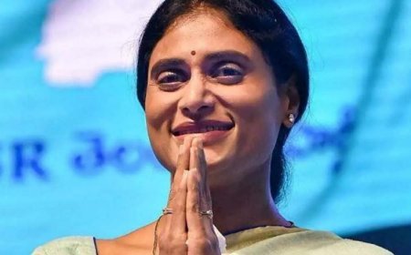 ആന്ധ്രയില്‍ സഹോദരങ്ങള്‍ തമ്മിലുള്ള നേര്‍ക്കുനേര്‍ പോരാട്ടം; വൈഎസ് ശര്‍മ്മിളയെ പിസിസി അദ്ധ്യക്ഷയായി നിയമിച്ച് കോണ്‍ഗ്രസ്