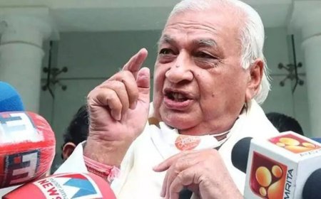'യുവാക്കളെ അക്രമം നടത്തുന്നതിന് പരിശീലിപ്പിക്കുന്നു"-  സിദ്ധാർഥന്റെ വീട് സന്ദർശിച്ച് ​ഗവർണർ