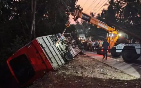കോഴിക്കോട്ട് ബസ് താഴ്ചയിലേക്ക് മറിഞ്ഞു; ഒരാള്‍ മരിച്ചു, 18 പേര്‍ക്ക് പരുക്ക്; അപകടത്തിന് കാരണം അമിതവേഗമെന്ന് നിഗമനം