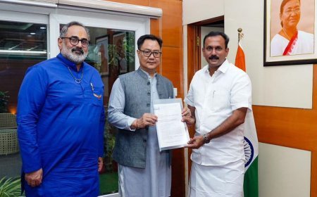 വഖ്ഫ് അധിനിവേശം; മുനമ്പത്ത് നീതി ലഭ്യമാക്കുമെന്ന് കേന്ദ്രമന്ത്രിയുടെ ഉറപ്പ്; ന്യൂനപക്ഷകാര്യ മന്ത്രിയുമായി ചർച്ച നടത്തി രാജീവ് ചന്ദ്രശേഖറും ഷോൺ ജോർജും