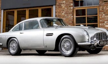 ബോണ്ട് കാർ, ലേലത്തിൽ ലഭിച്ചത് 45 കോടി രൂപ