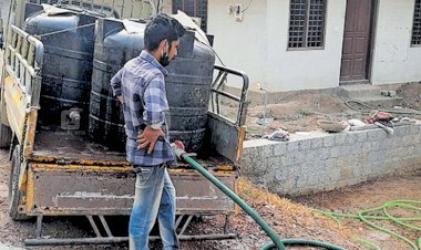 ശുദ്ധജലം വാങ്ങാൻ വേണം ദിവസവും 500 രൂപ; ദിവസേന കിട്ടുന്ന കൂലിയുടെ പകുതി പണം വെള്ളത്തിനു നൽകണം