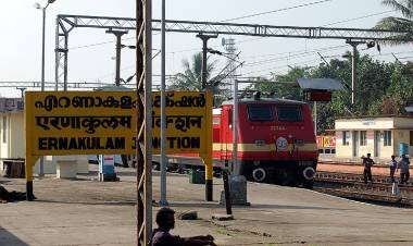 തൃശൂരിൽ ട്രെയിനുകൾക്ക് നിയന്ത്രണം; ജനശതാബ്ദി എറണാകുളം വരെ