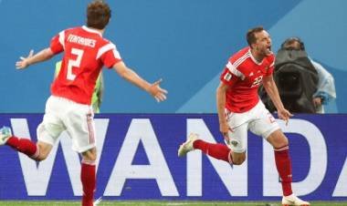 സ്വപ്നതുല്യമായ പ്രകടനത്തോടെ റഷ്യ മുന്നോട്ട്