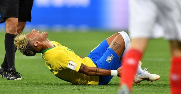 Neymar leaves training session with sore ankle