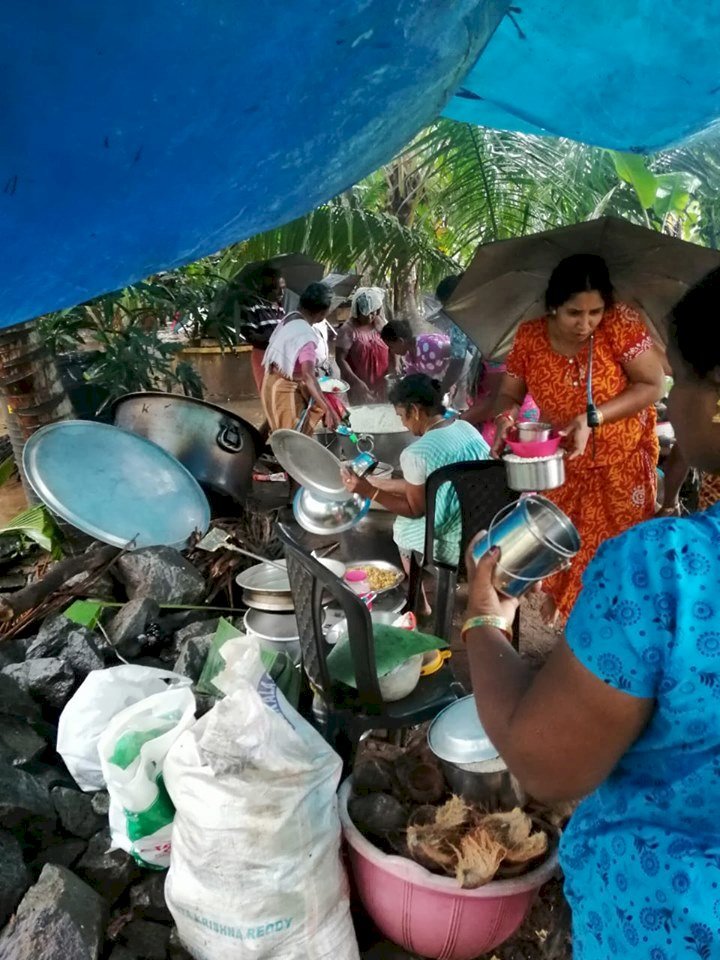 കുട്ടനാട്ടിൽ മാത്രം 356 ഭക്ഷണവിതരണകേന്ദ്രങ്ങൾ : 16011കുടുംബങ്ങൾ, 70611 ഗുണഭോക്താക്കൾ